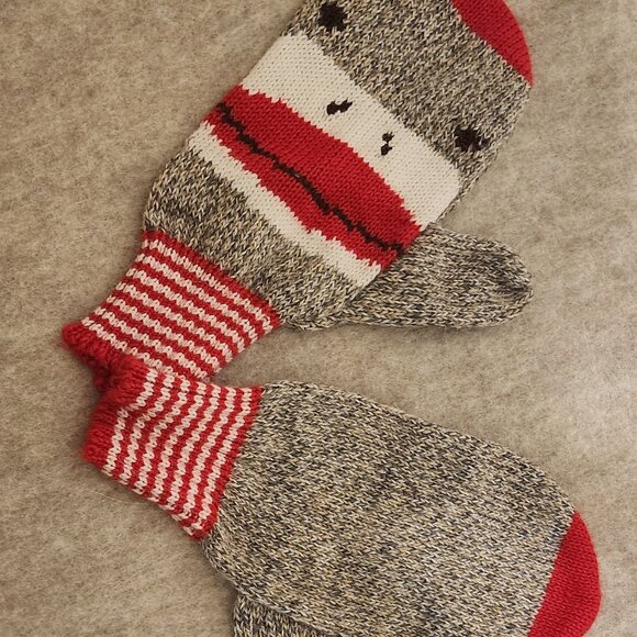 Sock Monkey Mittens made of Alpaca yarn - Picture 3 of 5